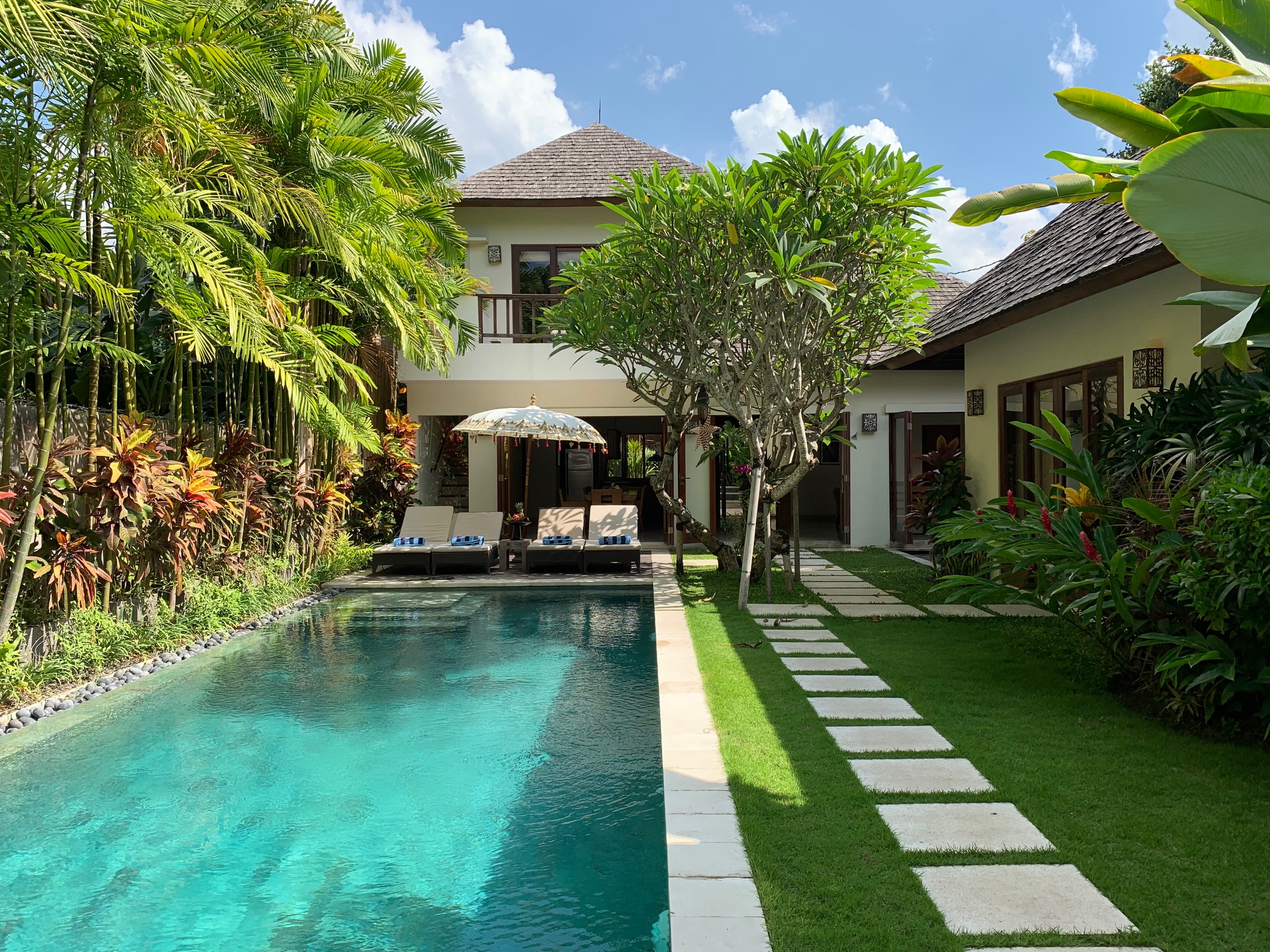 Villa 3313 swimming pool and gardens